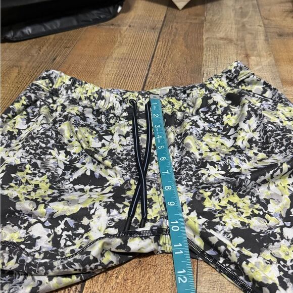 LULULEMON Jet Crop *Luxtreme (Slim) in Crosscourt Petal Black Clarity Yellow, 8 - Picture 13 of 16